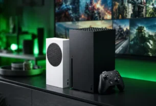 Consoles Xbox Series X e S sobre rack com luz neon verde destacando as vantagens de ter uma assinatura xbox game pass