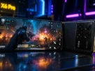 Smartphone gamer poco x6 pro com tela acesa exibindo jogo colorido sobre mesa com luzes neon ao fundo