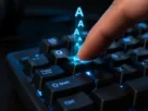 Diagnóstico de teclado digitando duas letras sobre a mesa de trabalho em close-up